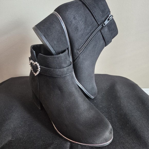 Shoes - Picture 3 of 3